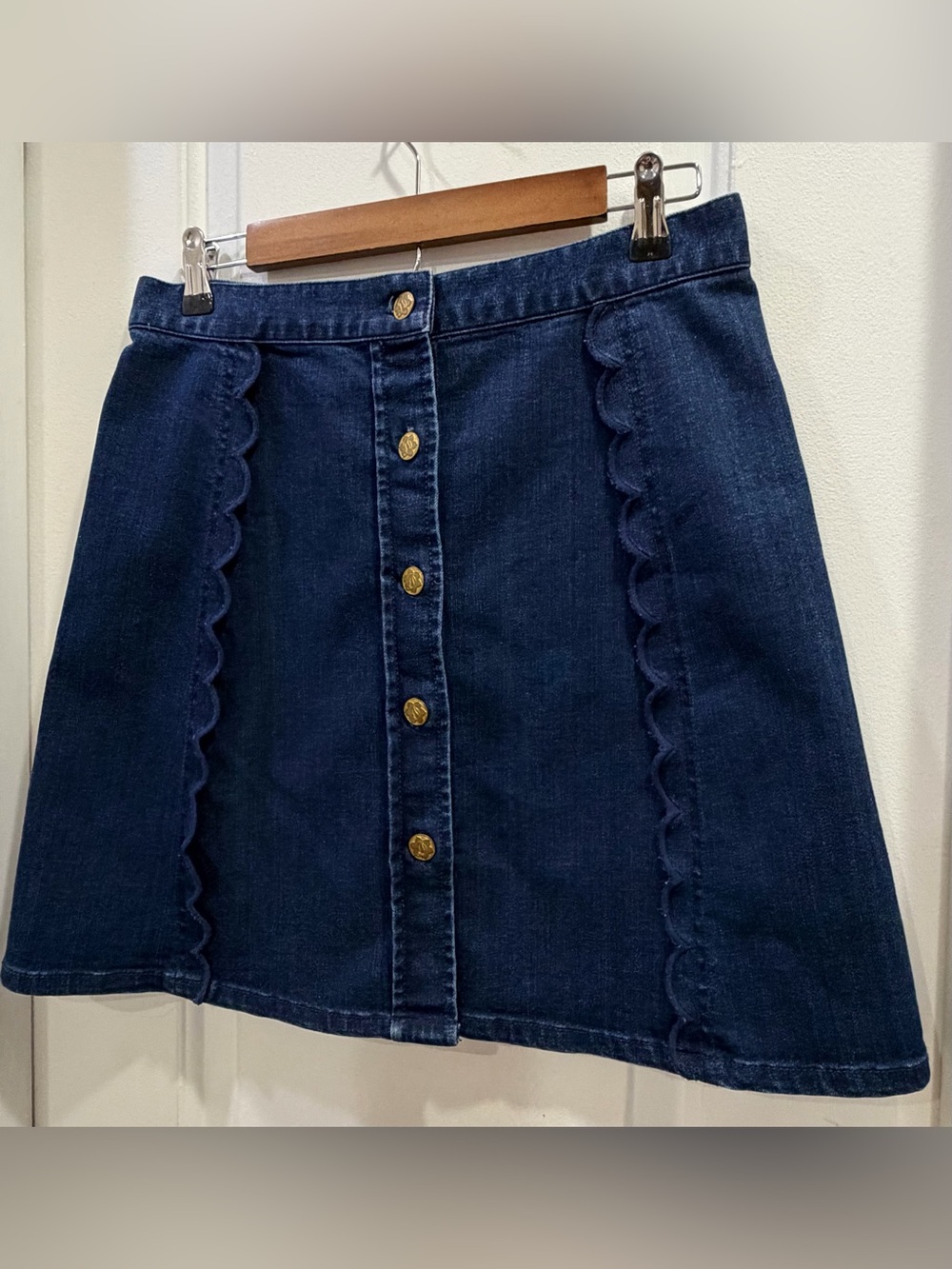 Draper James Blue Jean Denim Skirt  Scalloped & Button Details Size 8 - Picture 3 of 14